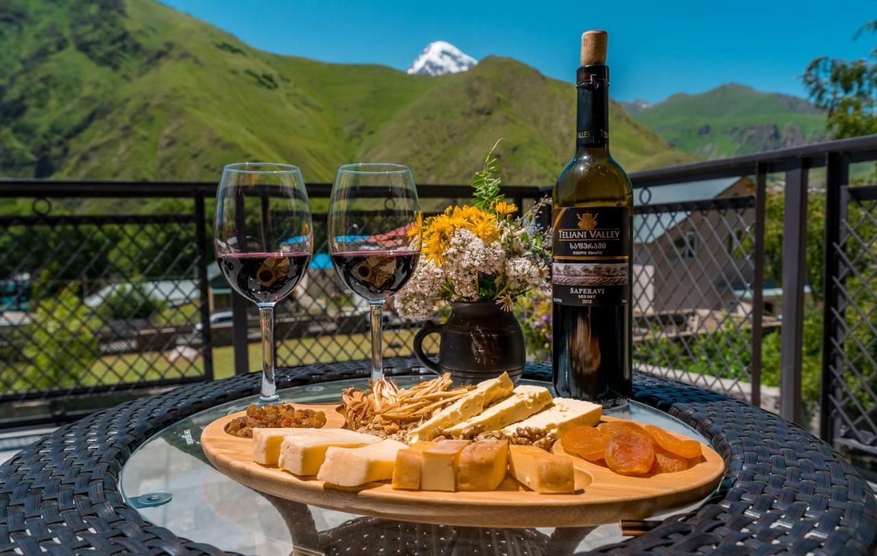 Travel Inn Kazbegi エクステリア 写真